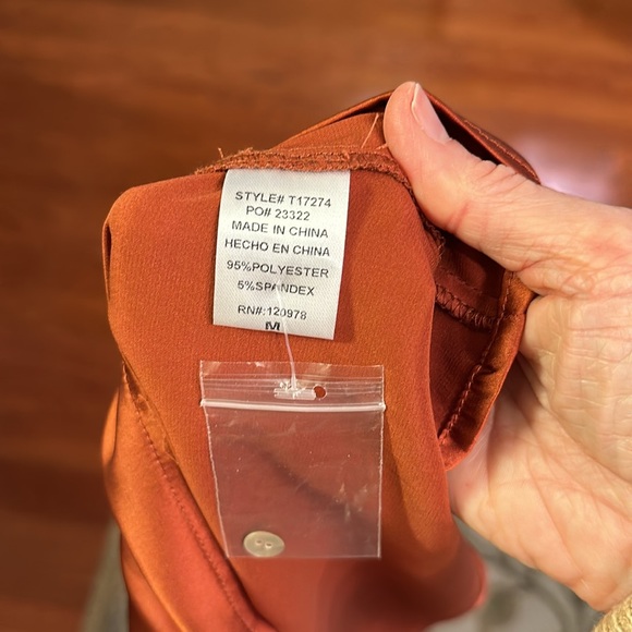 Entro rust color cascade/cowl neck satin blouse size medium - Picture 7 of 7